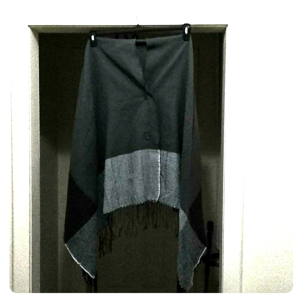 Harve Bernard full size Shawl Wrap